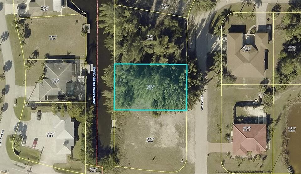 1st image of 810 SW 35th Pl