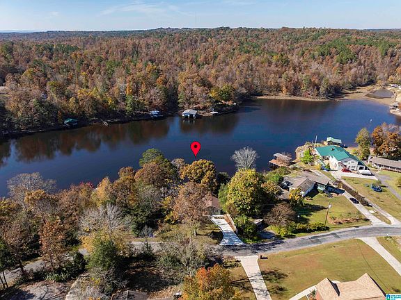 2nd image of 332 Lakeshore Ln