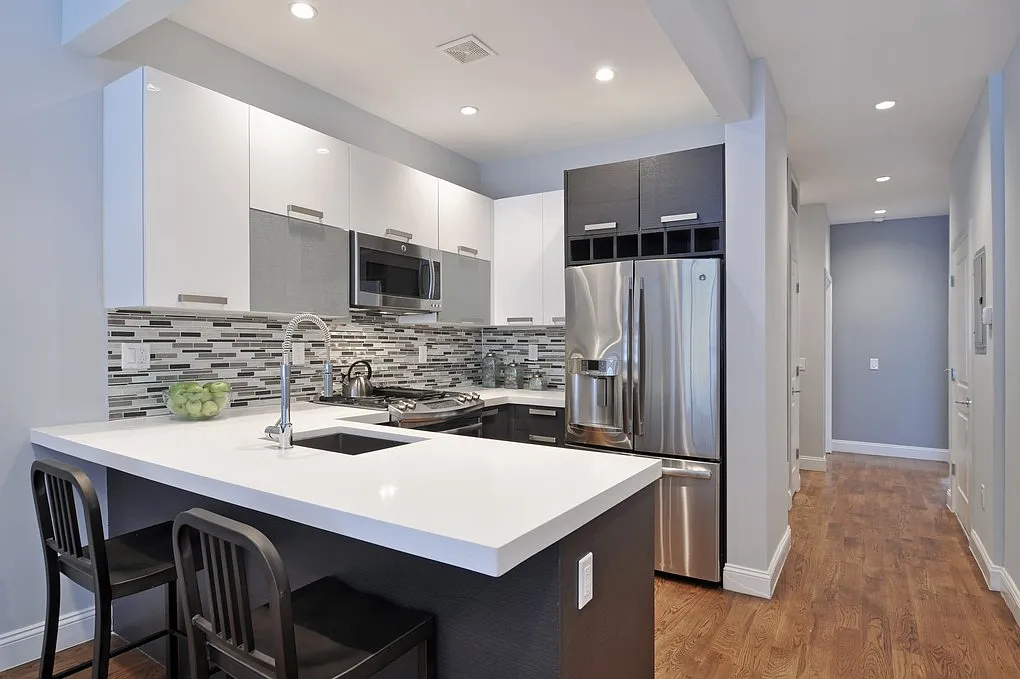 280 Hawthorne Street — Photo 1