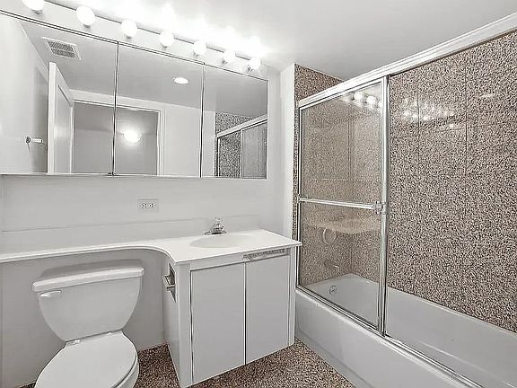 5th image of 213 E 37th St #8G