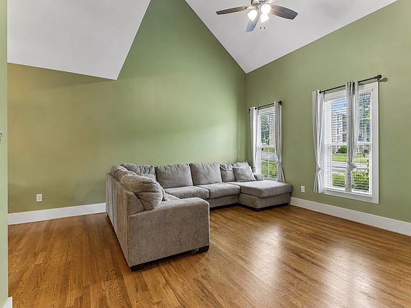 5th image of 22 Twin Oaks Dr