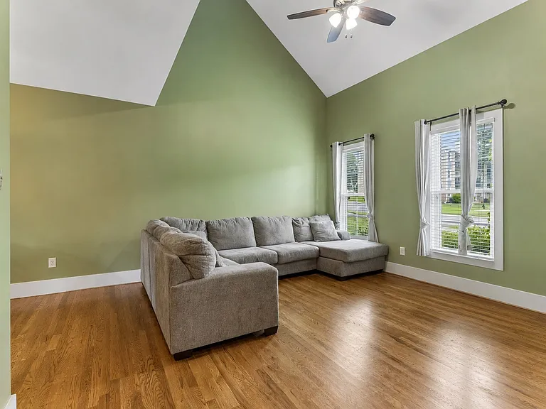 22 Twin Oaks Dr — Photo 5