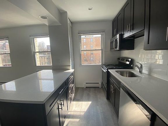 2nd image of 518 W Aldine Ave #503