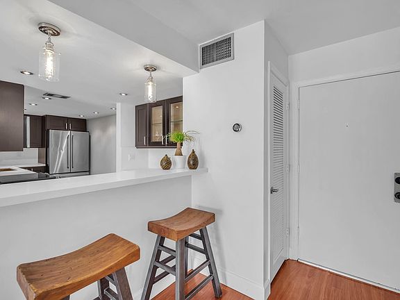4th image of 1428 SE 4th Avenue #H-161