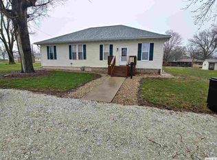 115 E Coline St, Mt Sterling, IL 62353