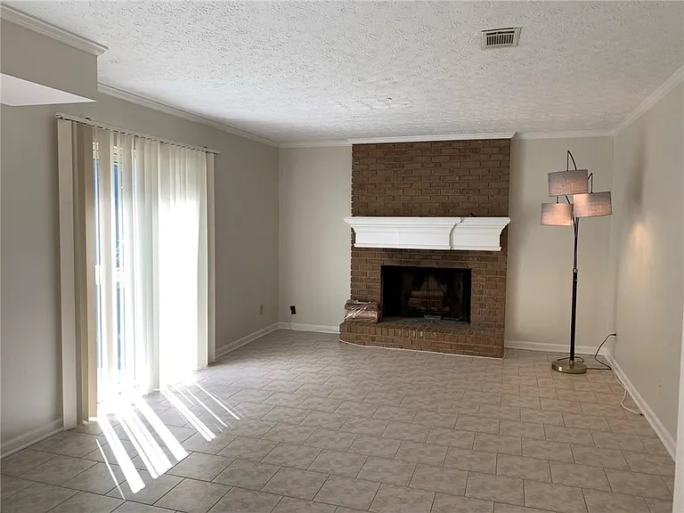 4536 Woodlawn Lake Dr — Photo 17