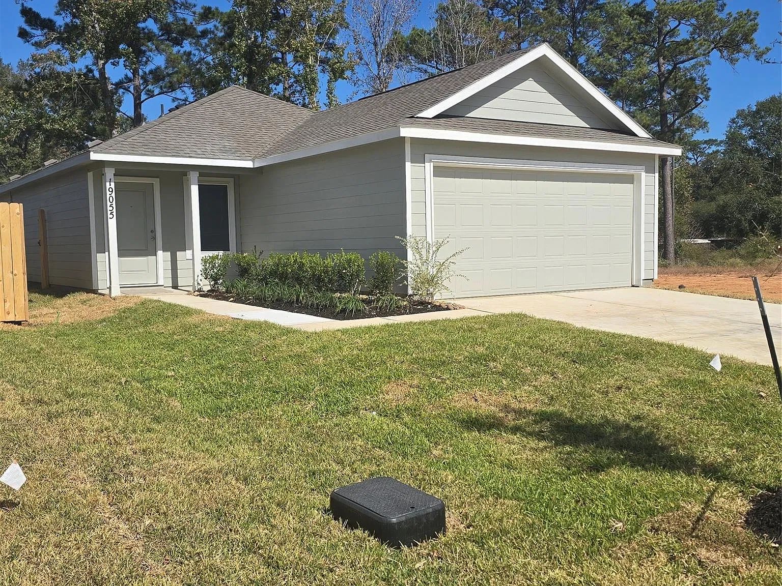 3 bed, 2.0 bath, 1402 sqft, $1,695 — Photo 2