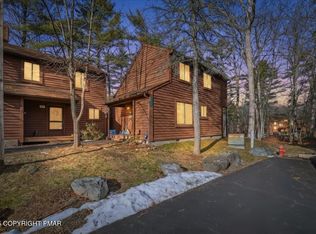 518 Wales Ct, Bushkill, PA 18324