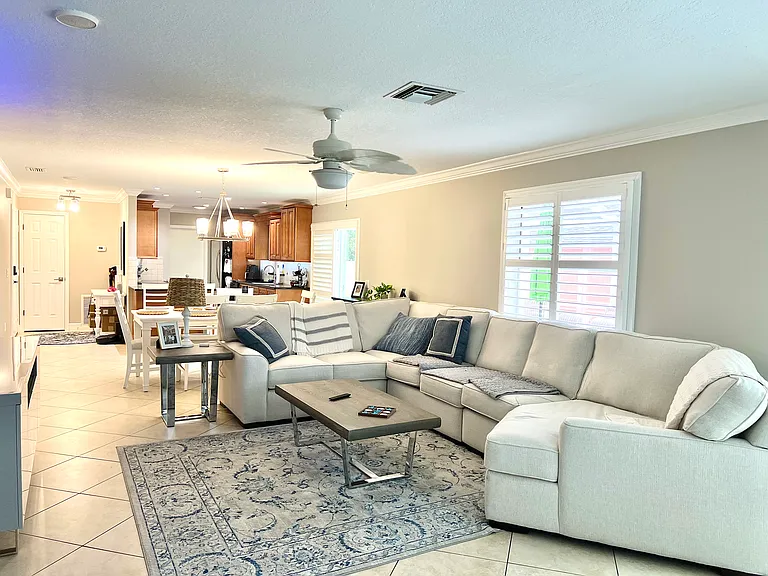 943 Mendoza Blvd — Photo 10