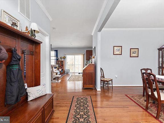 4th image of 1041 W Masters Dr