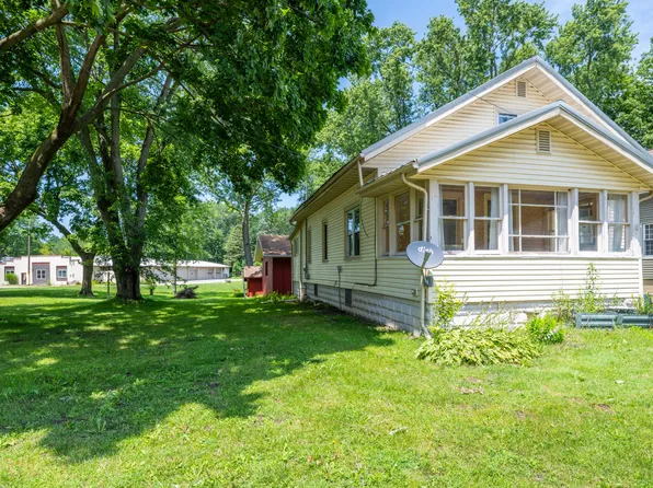 135 W Saint Joseph St, Coloma, MI 49038