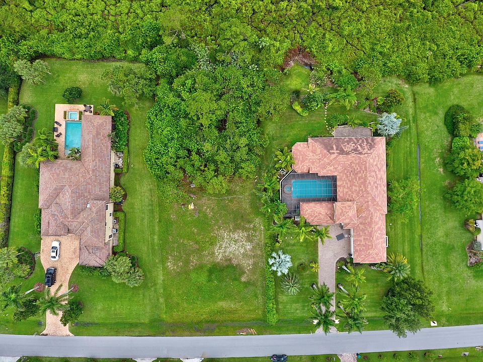 1st image of 439 SW Squire Johns Ln