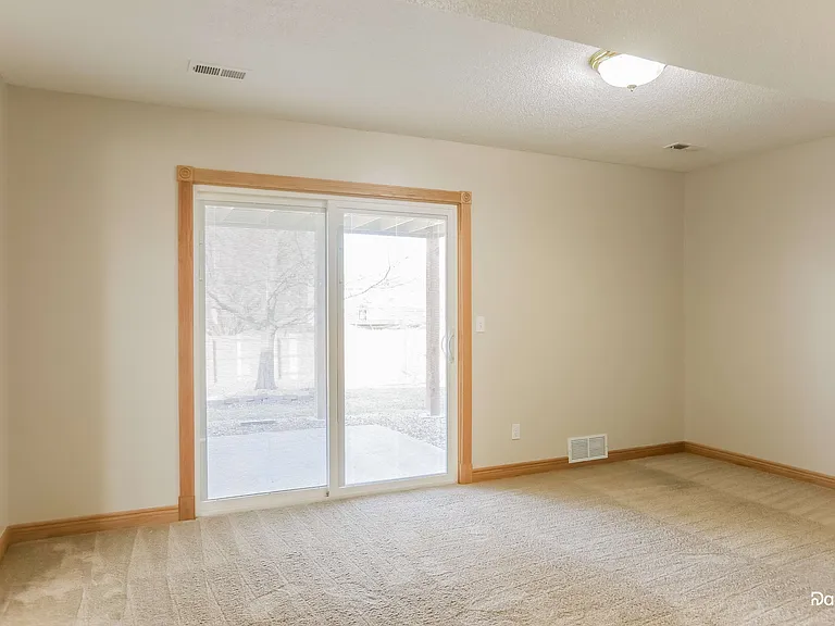 16402 Speaker Ave — Photo 9