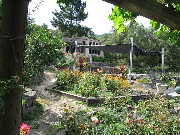 Office/guest house fr garden