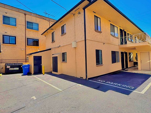 3rd image of 1506 S Barrington Ave #103