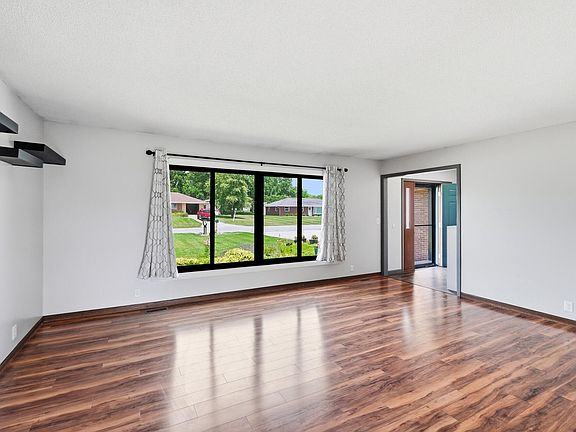 5th image of 813 N Circle Dr