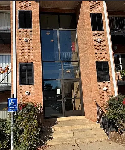 1805 William St Photo 1