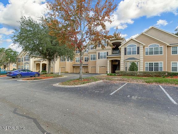3rd image of 13810 SUTTON PARK Drive N #119