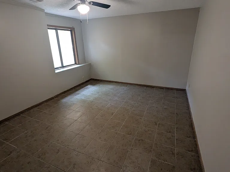 10819 W Grant St — Photo 10