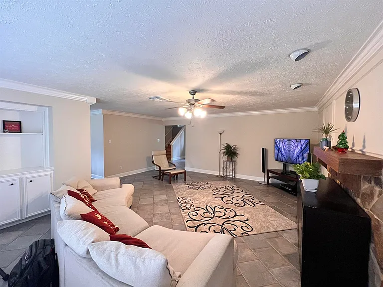 2104 Bay Hill Dr — Photo 9