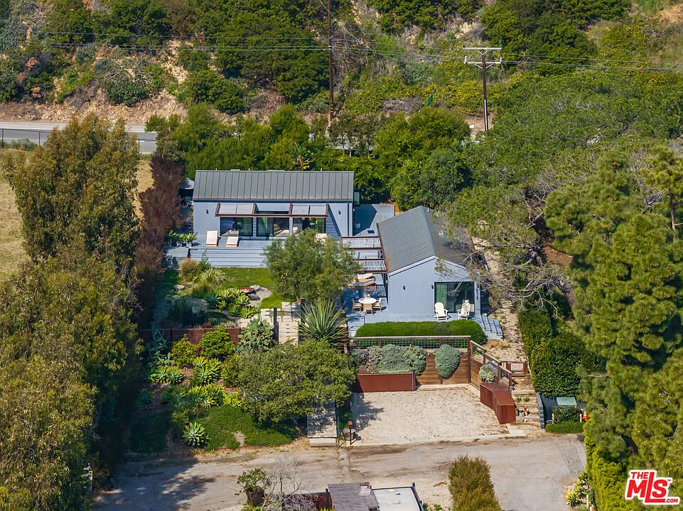 2 bed, 1.5 bath, $17,500 — Photo 2