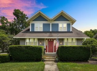 819 N Main St, Wheaton, IL 60187