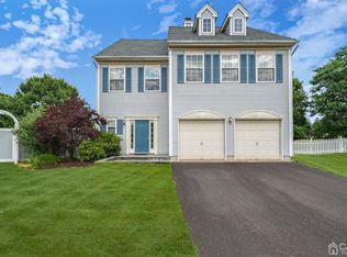34 Cartier Dr, Franklin Park, NJ 08823