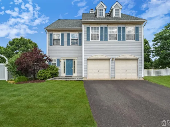 34 Cartier Dr, Franklin Park, NJ 08823