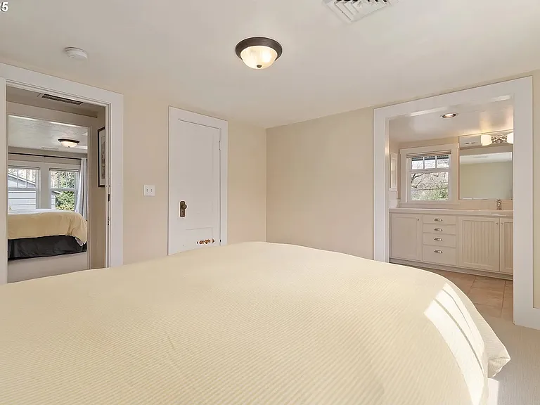 1545 Villard St — Photo 24