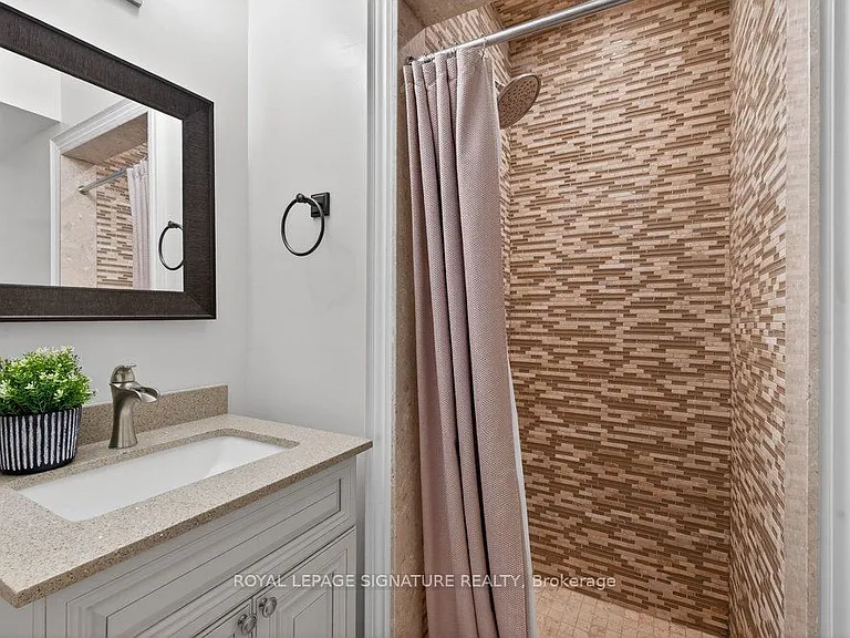 61B Bexhill Ave — Photo 42