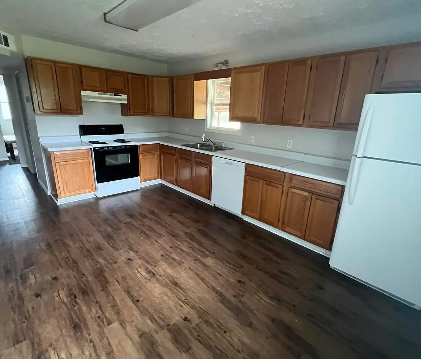 3 bed, 2.0 bath, 1728 sqft, $1,700 — Photo 3