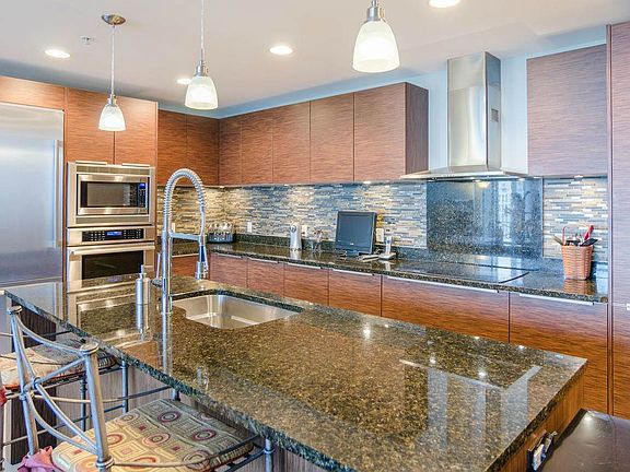 175 1st St S Unit 1901 Saint-large-012-9-Kitchen-1500x860-72dpi