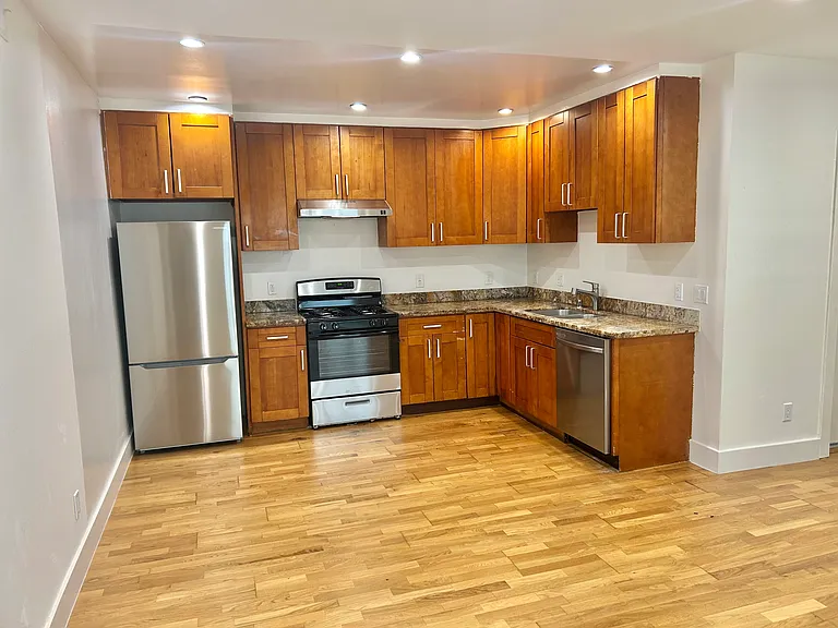 1379 Revere Ave #B — Photo 36