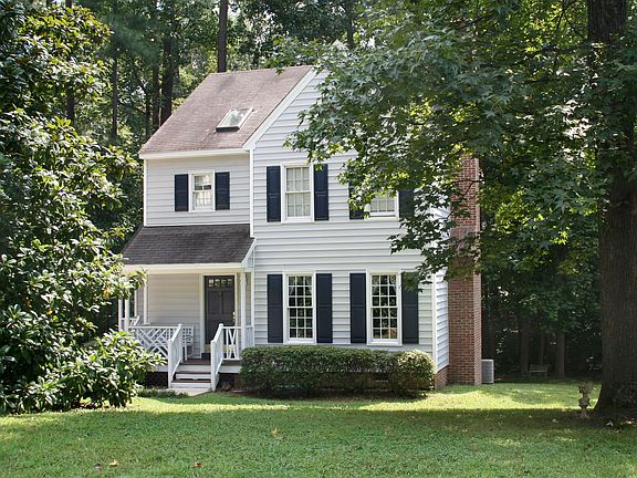 Nice level front yard.