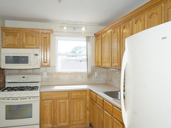 2nd image of 23024 Lansing Ave #2