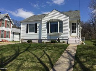 800 N 4th St, Savanna, IL 61074