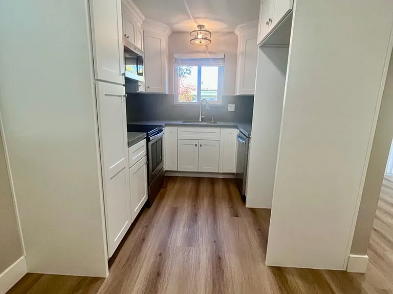 982 Ravenscourt Ave #2 — Photo 3