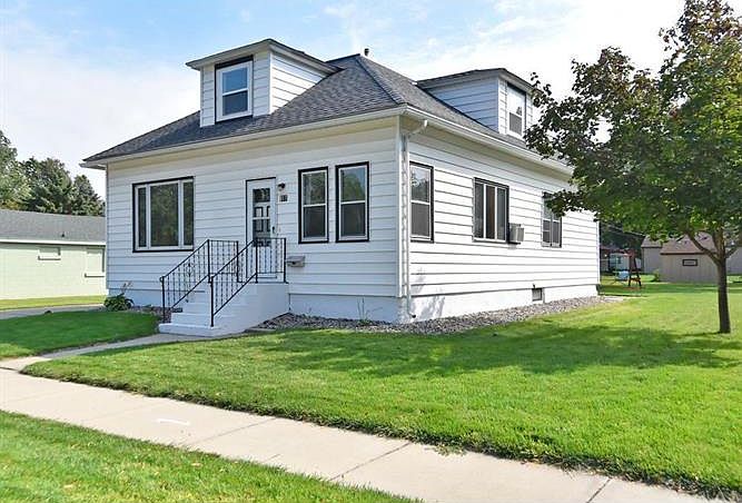 1st image of 617 2nd St NE