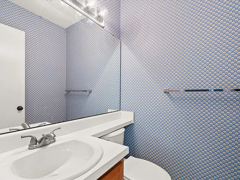 3555 Londonderry Ln — Photo 9