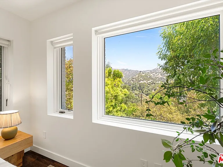 2700 Glendower Ave — Photo 33