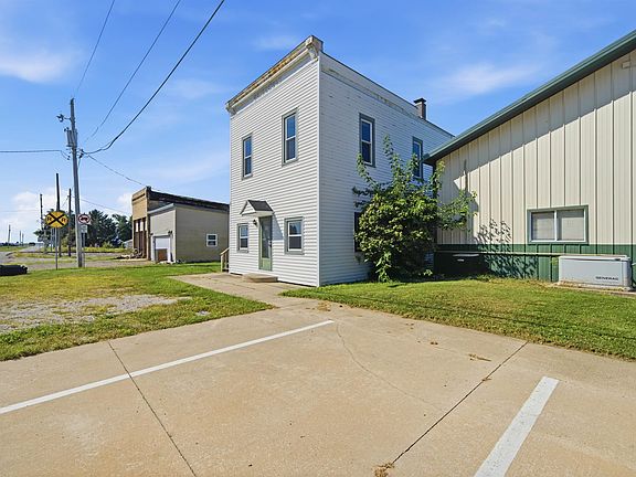 3rd image of 102 S Main St