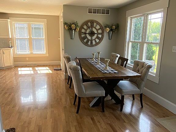 3rd image of 813 Dalton Dr