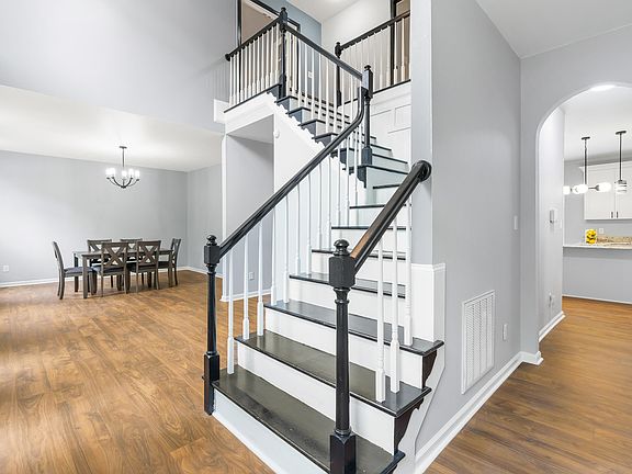 3rd image of 4809 Arbor Chase Dr