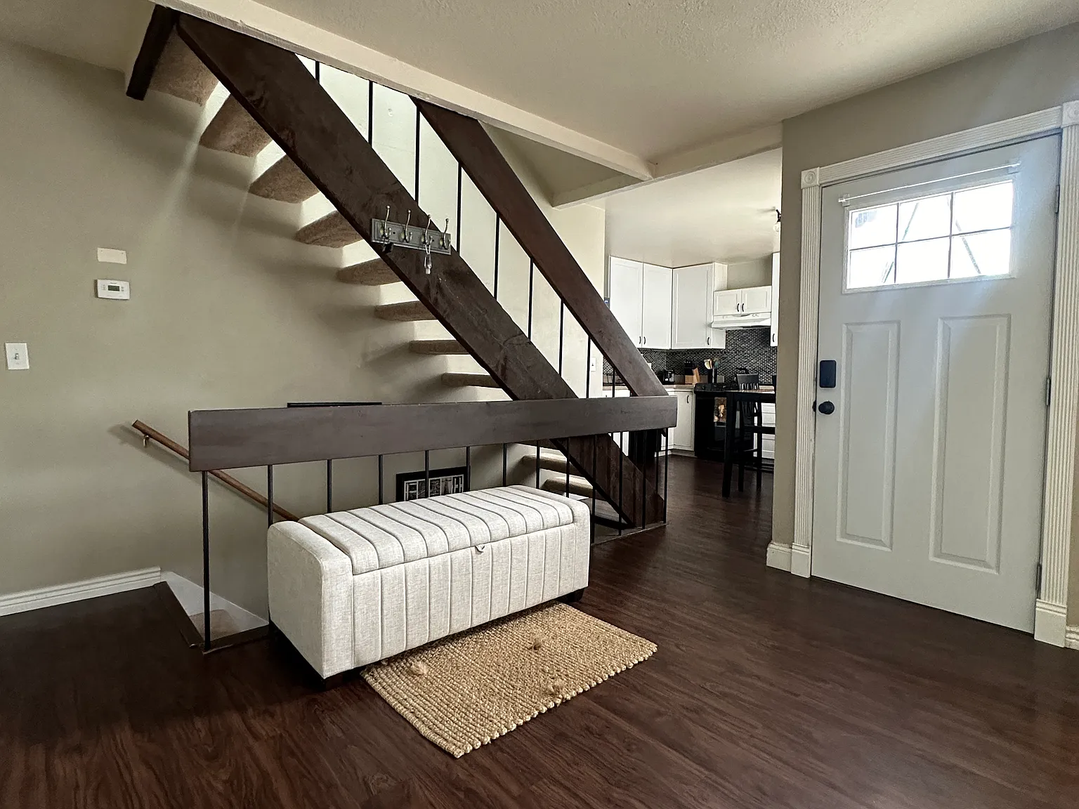 3 bed, 1.5 bath, 1500 sqft, $2,350 — Photo 2