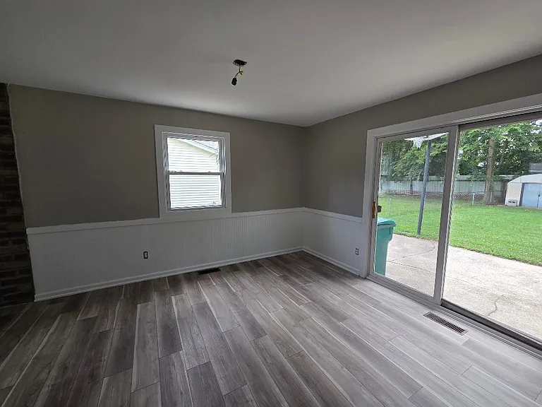 842 Fairview St — Photo 4