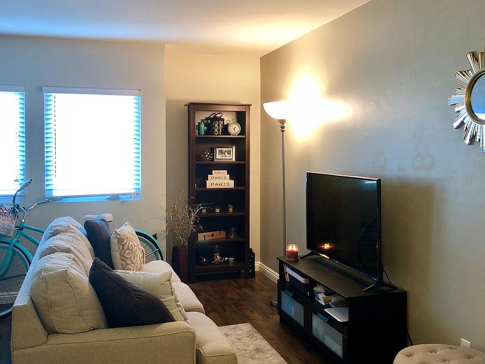 1st image of 7431 La Jolla Blvd