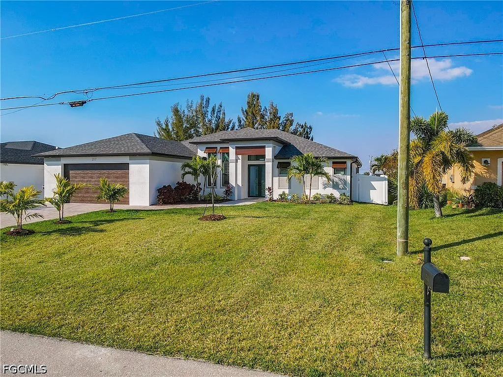 4 bed, 3.0 bath, 2207 sqft, $3,500 — Photo 2