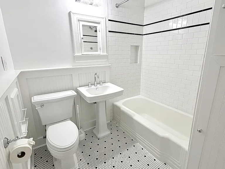 2807 Ashland St — Photo 13