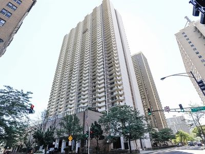 6033 N Sheridan Rd APT 4G, Chicago, IL, 60660