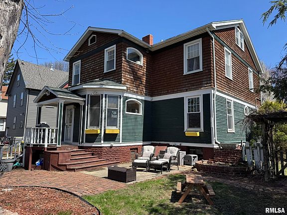 3rd image of 1062 N Cherry St